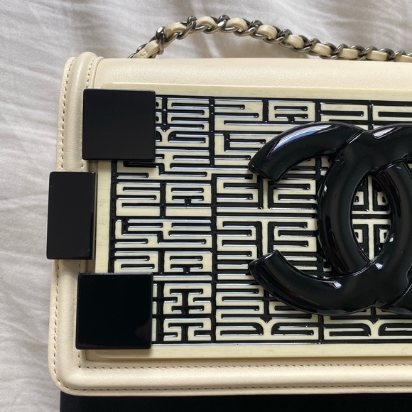 CHANEL Lambskin Plexiglass Seamless Greek Horizontal Boy Brick Flap $4000 - Picture 7 of 7